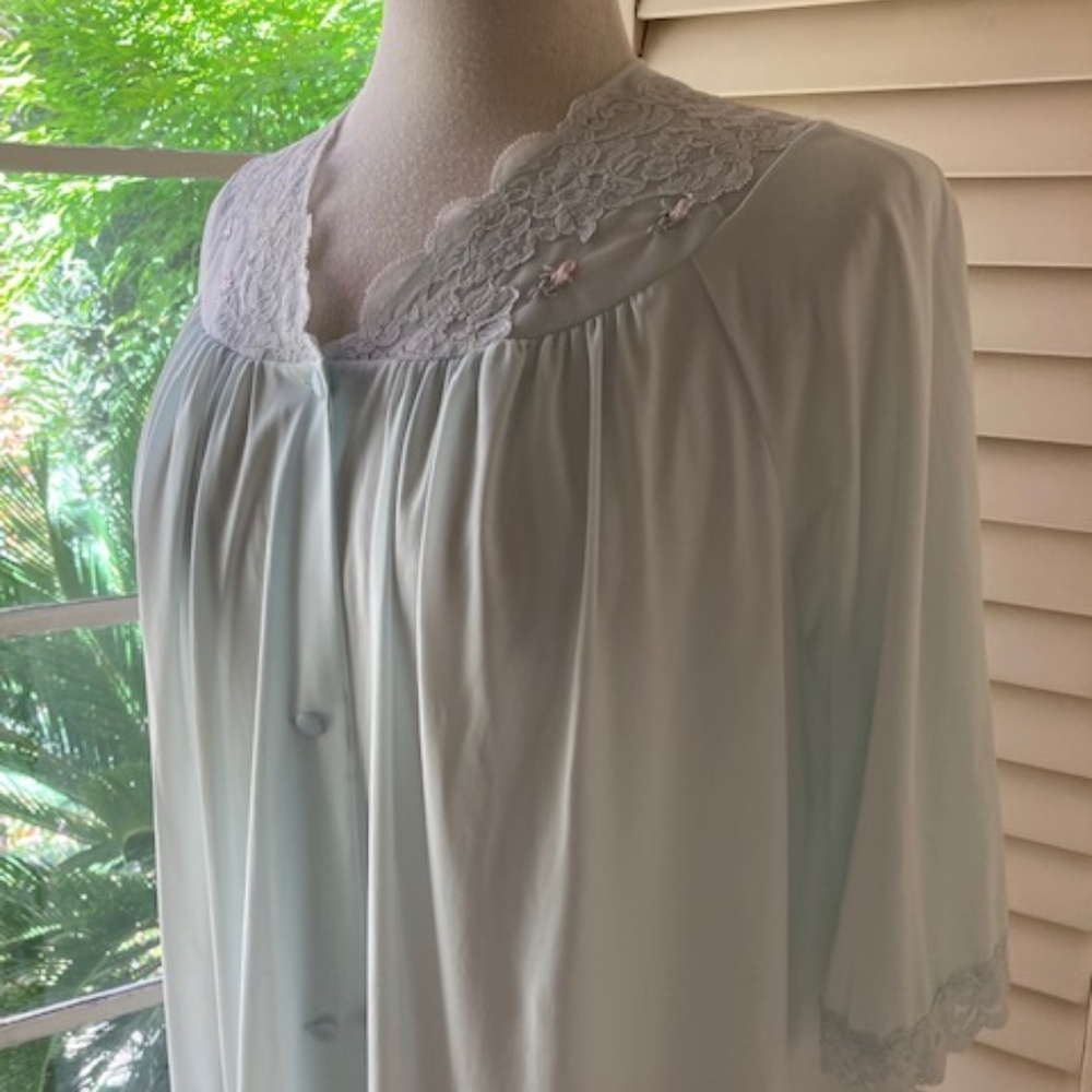 Vintage Shadow Line Powder Blue Nylon Robe - Picture 2 of 13